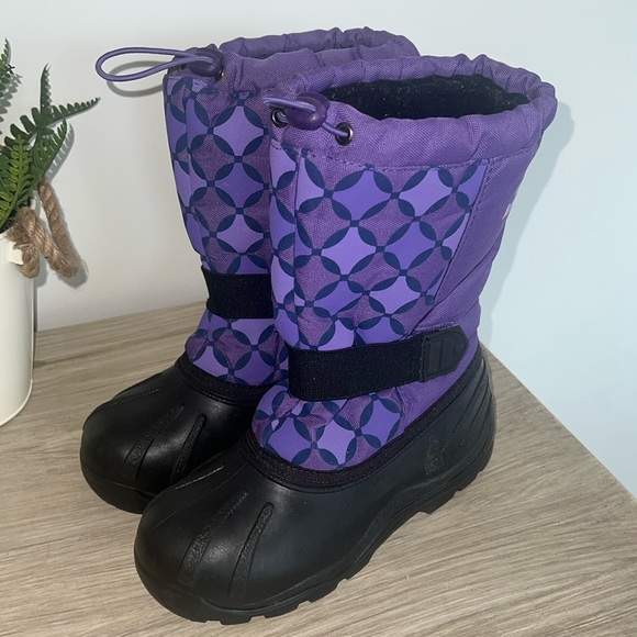Kamik Other - Girls size 4 Kamik purple and black boot. Waterproof. Exc condition